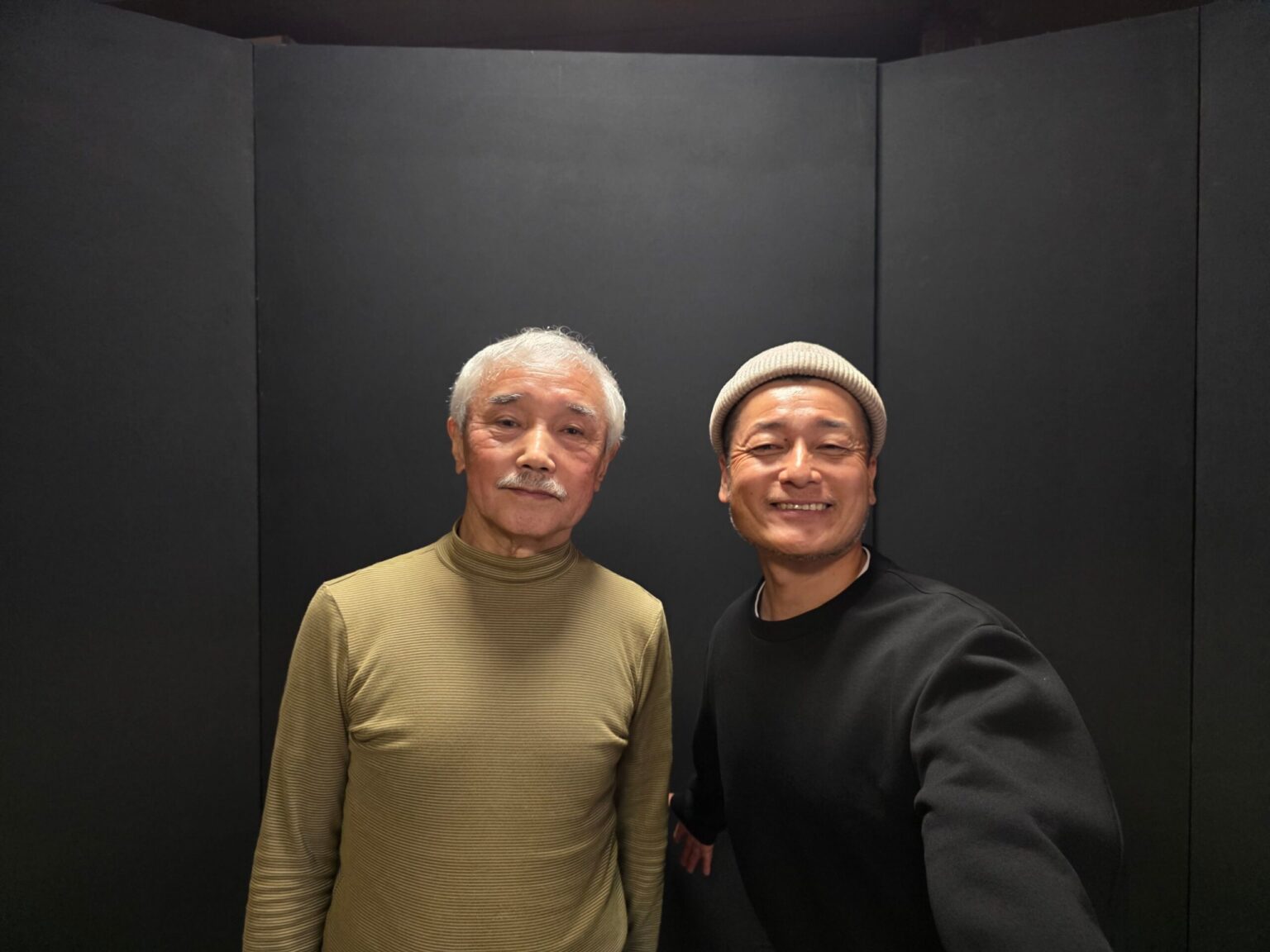 玉乃屋泡侍さん（左）とシャボン玉おじさん 野村佳史（右）。インタビューのあとに